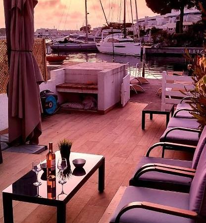 勒格罗-迪鲁瓦Marina Sunset别墅 外观 照片